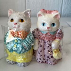 Avon 1992 Collectibles Cat Salt and Pepper Shakers Porcelain Ceramic